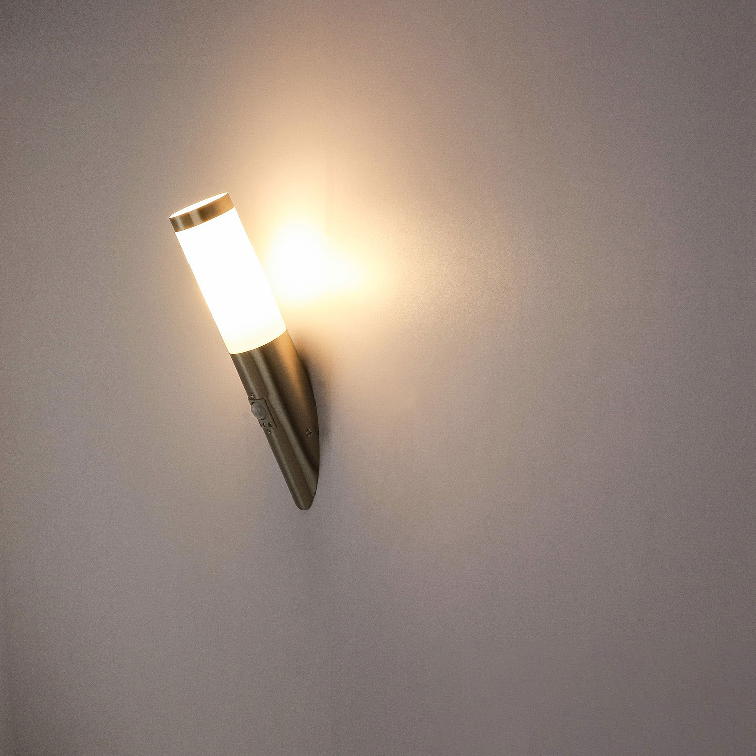 ISOLED Wandleuchte Edelstahl IP44 PIR Bewegungssensor warmweiß inkl. E27 LED Leuchtmittel 9W