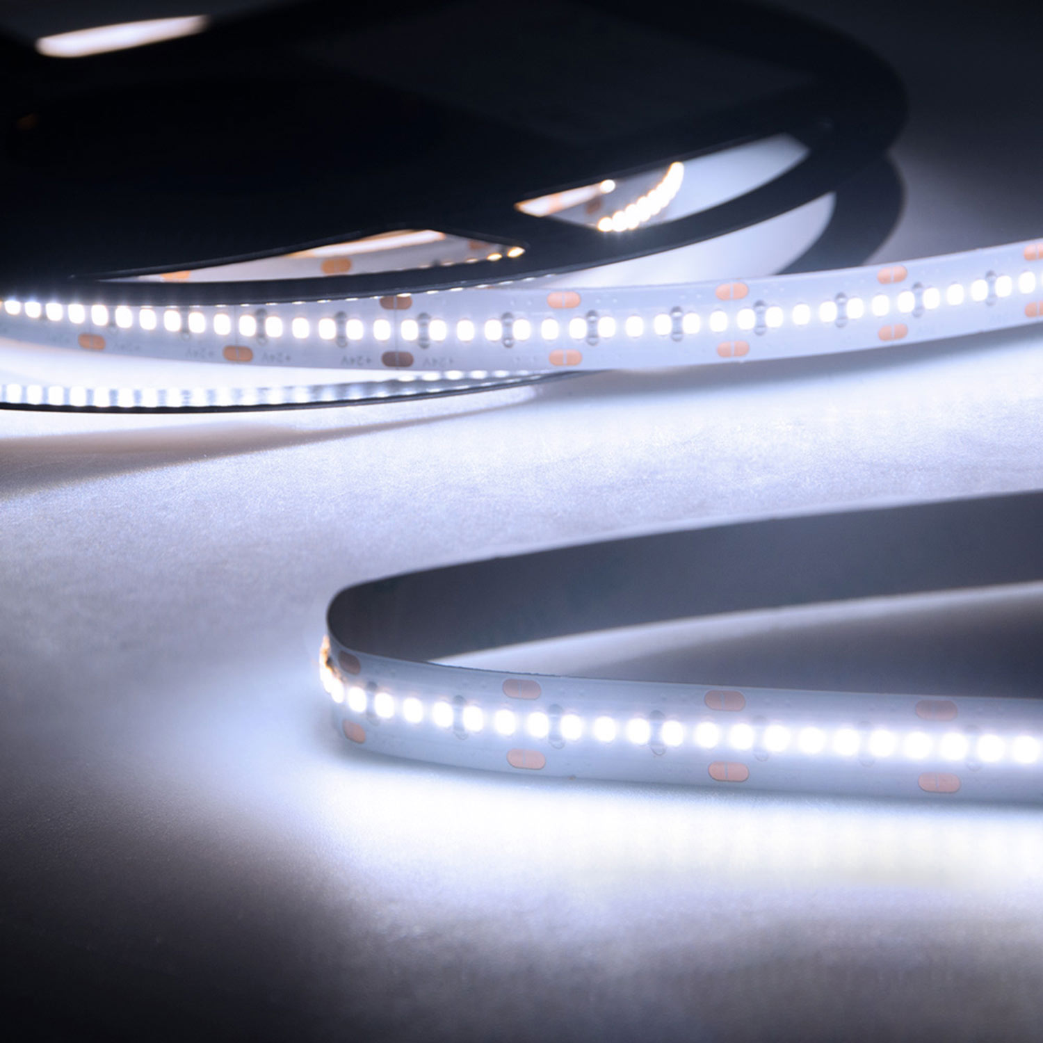 ISOLED LED CRI965 Linear10 Flexband 24V DC 6W IP20 6500K 5m Rolle 180 LED/m
