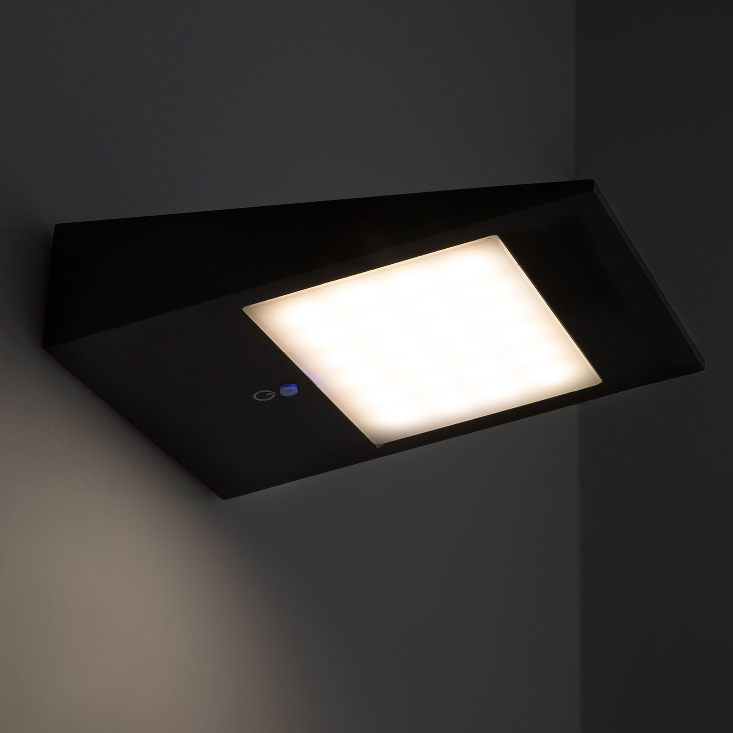 ISOLED LED SOLAR Wandleuchte mit HF-Bewegungs- u. Helligkeitssensor 2W IP54 warmweiß